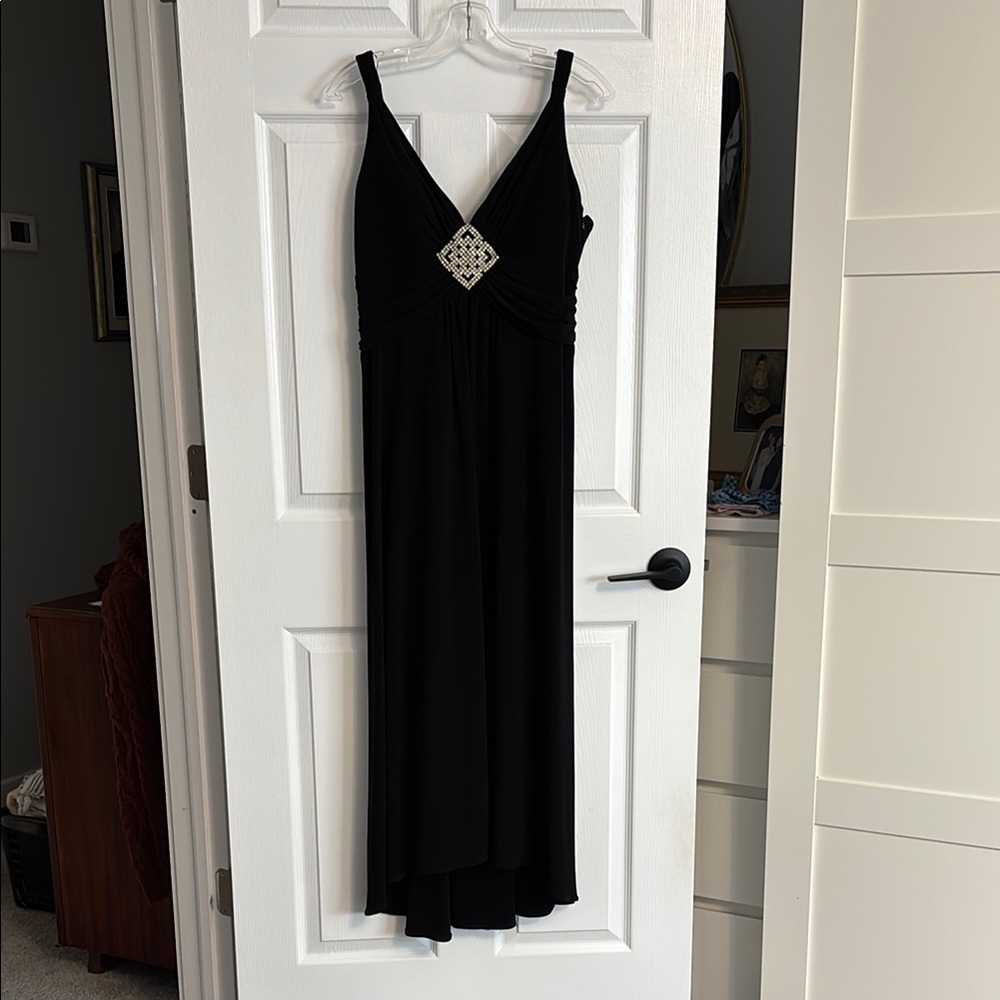 Laundry By Shelli Segal Black Sleeveless V-Neck High Low Gown